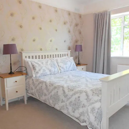 2 Bed In Viceroy Central Surbiton Incl Free Parking Apartment Kingston upon Thames (Greater London)