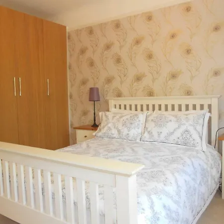 2 Bed In Viceroy Central Surbiton Incl Free Parking *