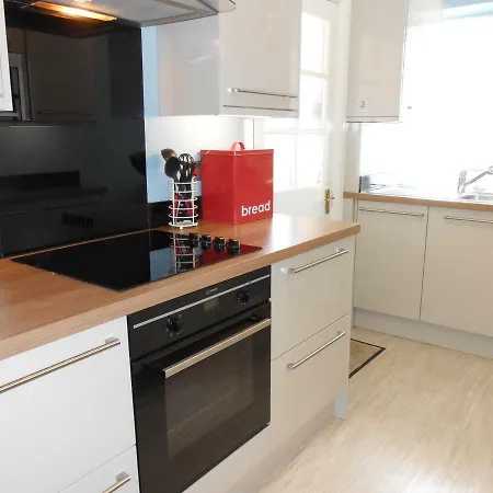 2 Bed In Viceroy Central Surbiton Incl Free Parking Apartment *