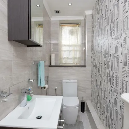 Gloucester Gardens Apartment