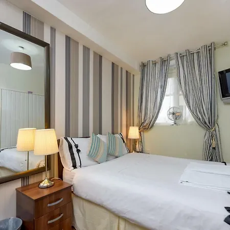 Gloucester Gardens Apartment London