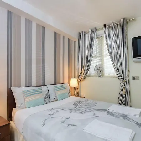 Gloucester Gardens Apartment