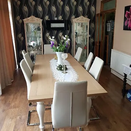 Homestay Beautiful In Victorian Family Ilford