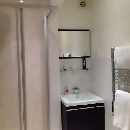 Lovely 1 Bed In Earls Court Appartamento *