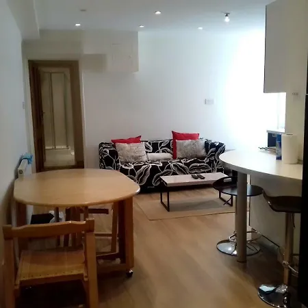 Lovely 1 Bed In Earls Court Apartment