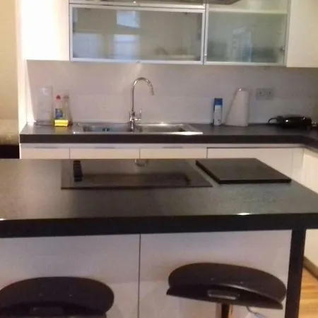 Stylish 1 Bed In Earls Court Apartment *
