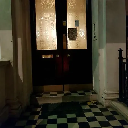 Lovely 1 Bed In Earls Court Apartment *