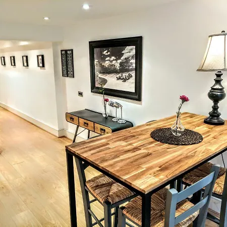 Muse Haus Riverside *
