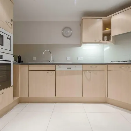 Stylish Apartments In Victoria & Westminster Apartment