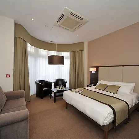 Raglan Hotel