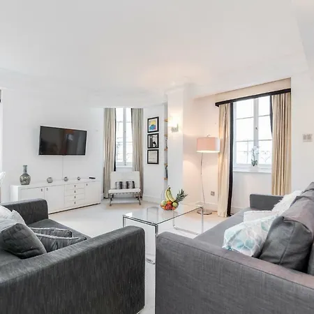 Outstanding Trafalgar Penthouse, Sleeps 8 Apartment London
