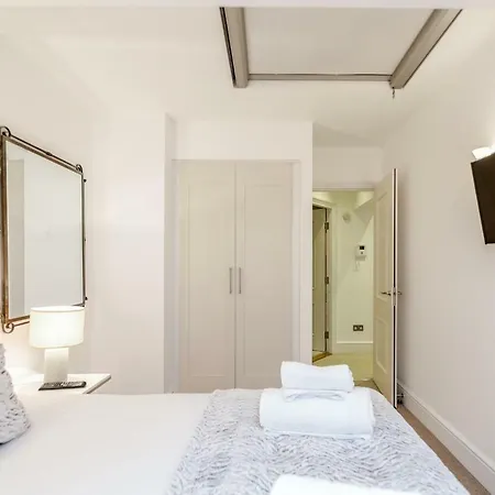 Apartment Outstanding Trafalgar Penthouse, Sleeps 8