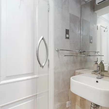 Outstanding Trafalgar Penthouse, Sleeps 8 * Londres