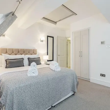 Outstanding Trafalgar Penthouse, Sleeps 8 * Londres