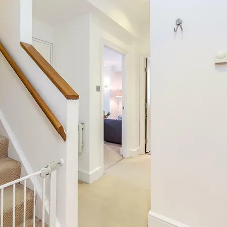 Outstanding Trafalgar Penthouse, Sleeps 8 Apartment