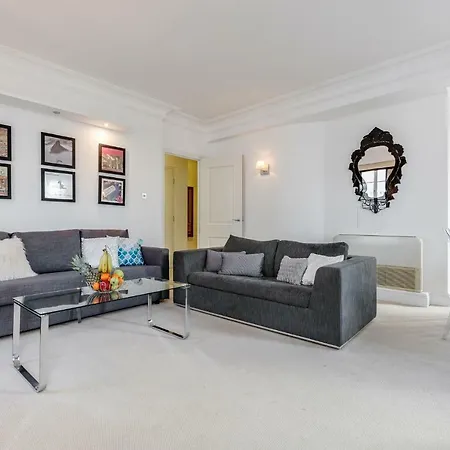Outstanding Trafalgar Penthouse, Sleeps 8 Londres