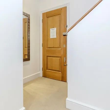 Outstanding Trafalgar Penthouse, Sleeps 8 Apartment