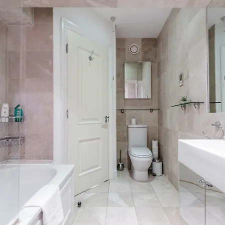Outstanding Trafalgar Penthouse, Sleeps 8 * London