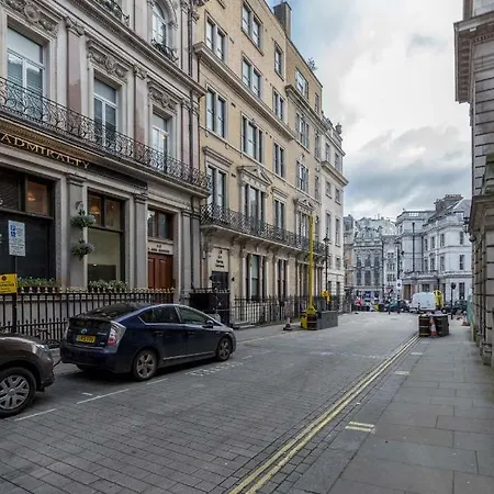 Apartment Outstanding Trafalgar Penthouse, Sleeps 8