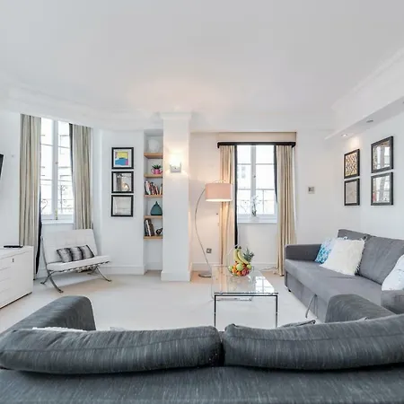 Outstanding Trafalgar Penthouse, Sleeps 8 Apartment London