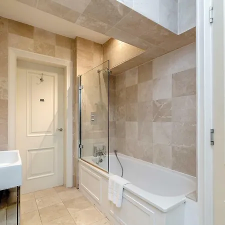 Apartment Outstanding Trafalgar Penthouse, Sleeps 8