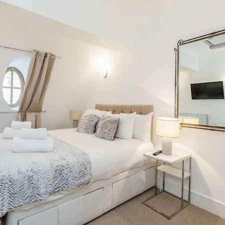 Apartment Outstanding Trafalgar Penthouse, Sleeps 8 London