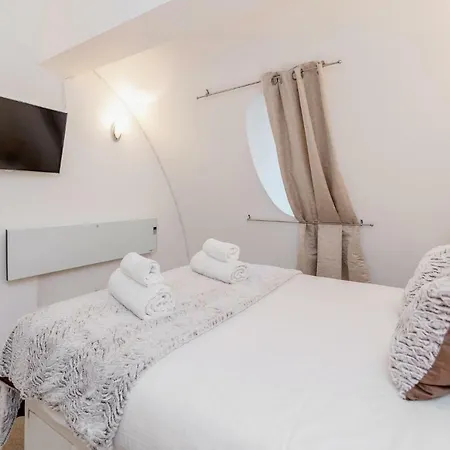 Outstanding Trafalgar Penthouse, Sleeps 8 Apartment