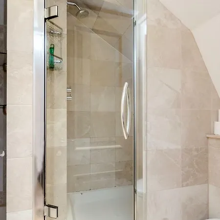 Outstanding Trafalgar Penthouse, Sleeps 8 Apartment