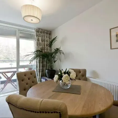 Apartment Wyatt Court London