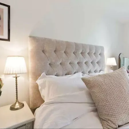 Wyatt Court Apartment *