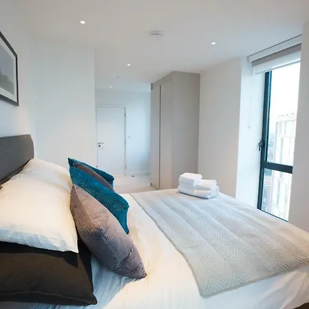 Gigli Luxury Wembley *