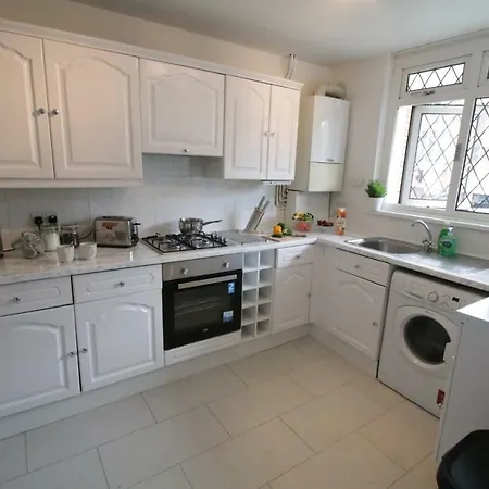 Bethnal Green 3* London