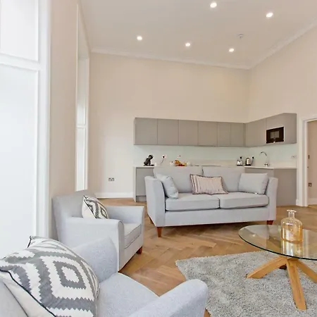 Flat 4, Cromwell Road 1 Bedroom With Balcony *