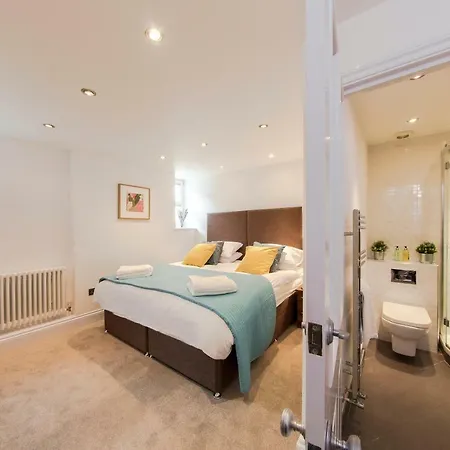 Finchley - Luxury 2 Bed Ground Floor Apartment *