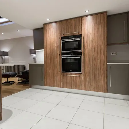 The Escalier Mews - Bright 3bdr London