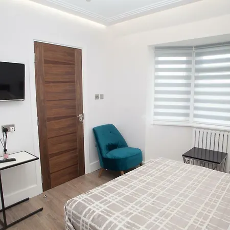 Goldbeaters House 3* Edgware