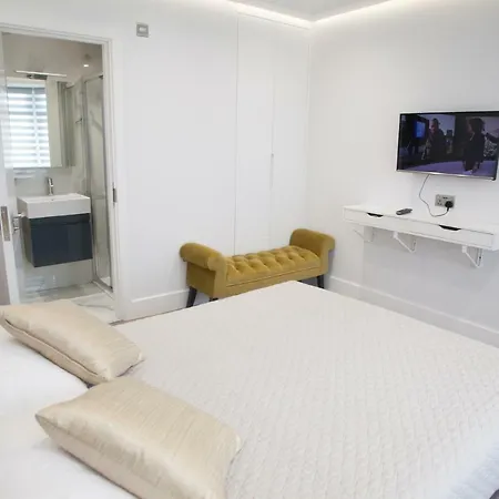 Goldbeaters House Guest house