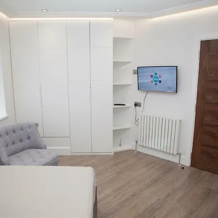 Goldbeaters House Guest house 3*