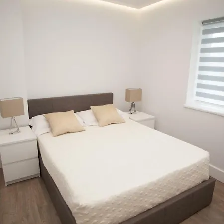 Goldbeaters House Guest house Edgware
