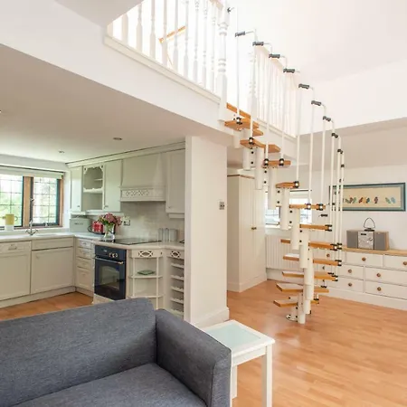 Apartment 83 Downs Hill