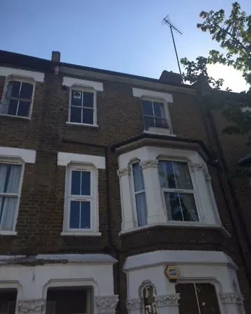Perfect 2 Bedroom Flat Shepherds Bush W12 * London