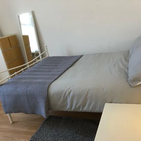 Walm Lane Apartment