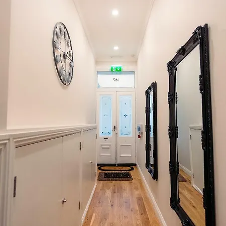 Flat 4, Cromwell Road 1 Bedroom With Balcony *