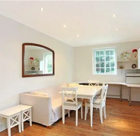 Homestay Dartmouth House