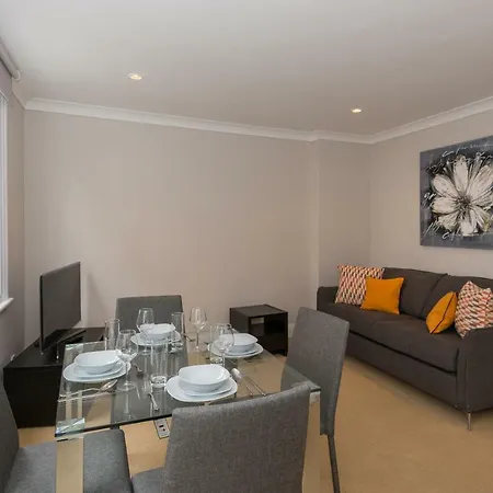 One Bedroom High Street Kensington Apartment London