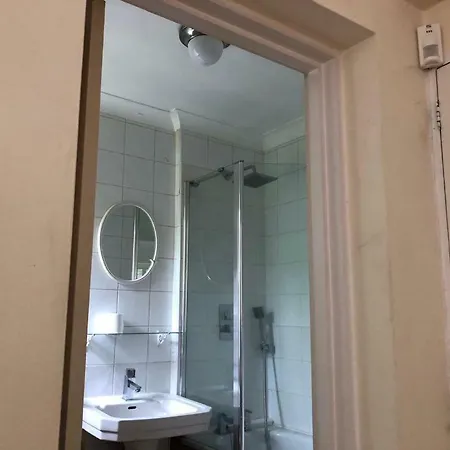 Homestay Dartmouth House