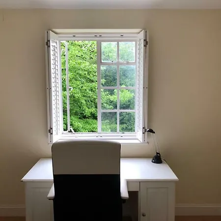 Dartmouth House Homestay *