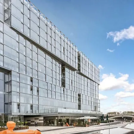Luxury 1 Bedroom Battersea Power Station Apartment *