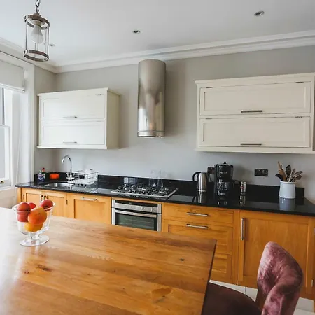 Apartment 2bedroom Onslow Gardens South Kensington *