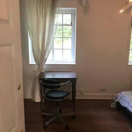 Dartmouth House Homestay *